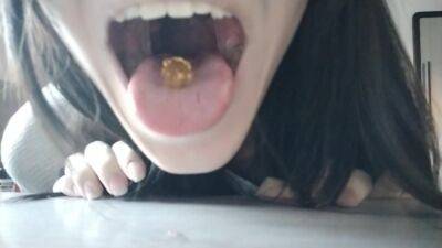 Giantess Uses Her Mouth To Play With Tinys - hclips