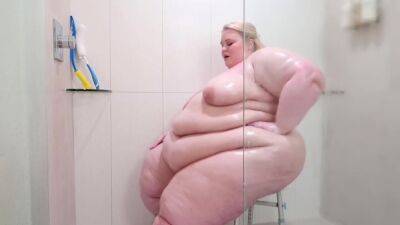 Ssbbw Showering Her Folds And Curves - hclips