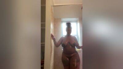 Thick Body Shower - hclips