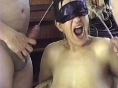 Blindfolded Wife Pisses With Friends - upornia