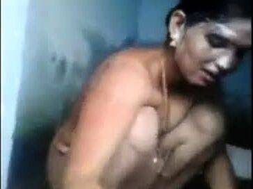 Indian milf bathing and showing her beautiful pussy - drtuber - India
