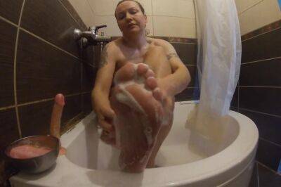 Horny Mommy Takes A Dildo In Shower To Wash & Play - hclips