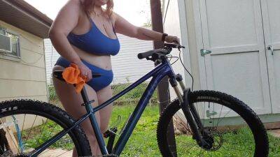 Tinder Teen Scrubs Her Bike Outside - hclips