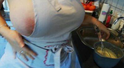 Chubby French housewife fucking in the kitchen - sunporno.com - France