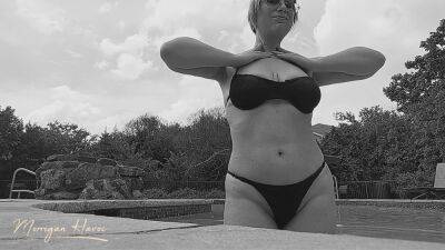 Boobs Tease At The Pool Black And White - upornia