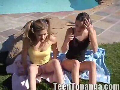 Lesbian teen hotties masturbate - sunporno.com