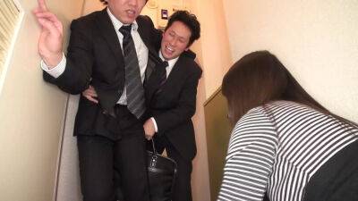 Japanese milf slut gives her cunt to her husband's coworker at dinner time! - sunporno.com - Japan