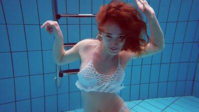 Underwater Hottest Babe Zelenkina Swims - upornia