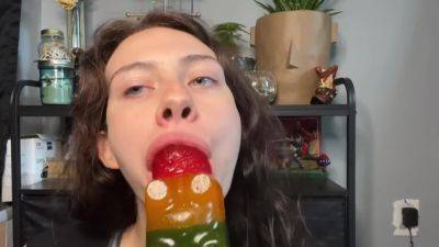 Suckasaurus Asmr Giant Gummy Worm Sucking ! - hclips