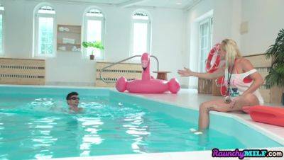 MILF beauty fucked in swimming pool after blowing dick - hotmovs.com