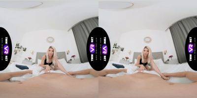 Help me and I'll suck your dick in virtual reality! - sexu.com