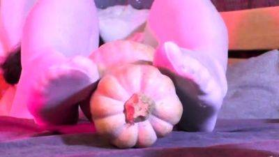 mistresslegs - Nylon Feet Rubbing The Big Pumpkin - drtuber