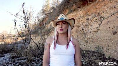 Holly Hendrix - A Cowgirl In Distress With Holly Hendrix And Heather Hendrix - upornia