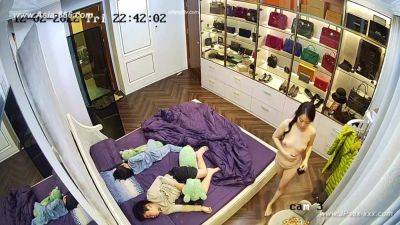 Hackers use the camera to remote monitoring of a lover's home life.622 - txxx.com - China
