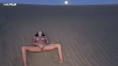 Night In The Desert - porntry.com