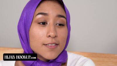 Vanessa - Horny Perv Peeps On Beauty Babe In Hijab Vanessa Vox - sexu.com